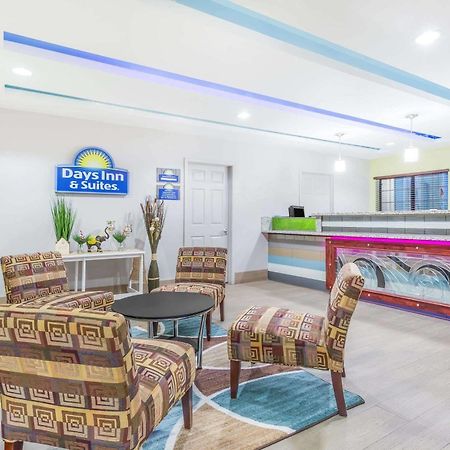 Days Inn & Suites By Wyndham Madisonville Exterior photo